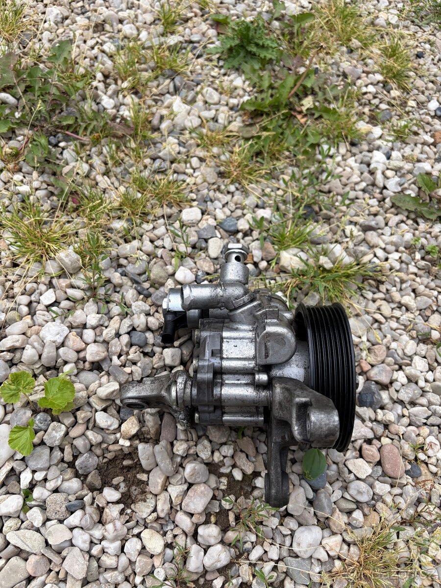 BMW E90/E91/E92/E93 N54 pumpa servo řízení - 5