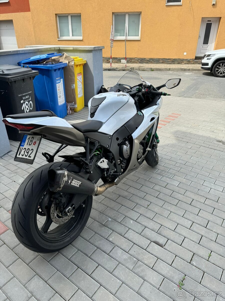 Kawasaki ZX-10R Ninja 2017 - Pearl Blizzard White