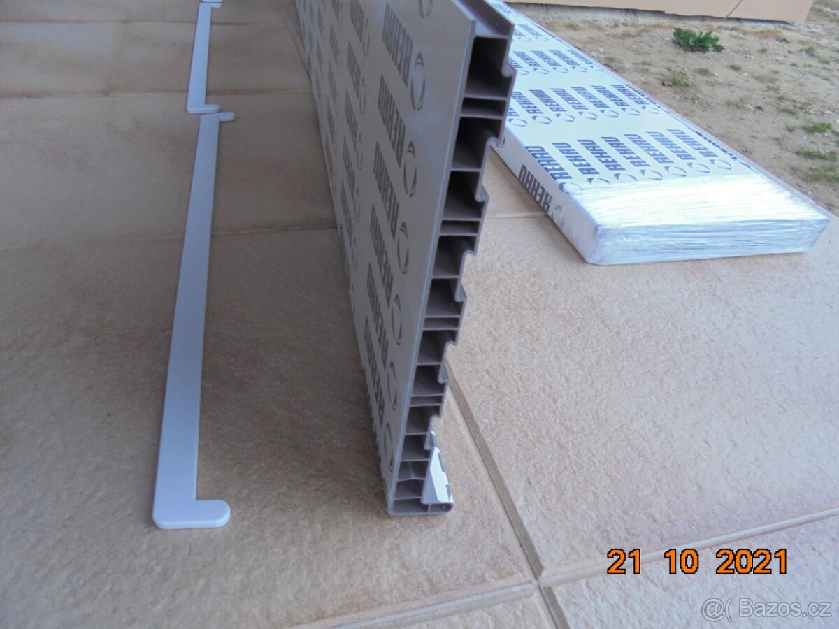 vnitřní plastové parapety REHAU + krytky - 5