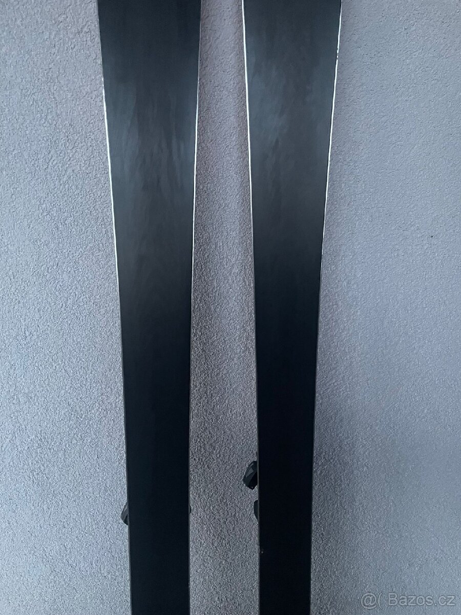 Lyze Atomic a hole - 5