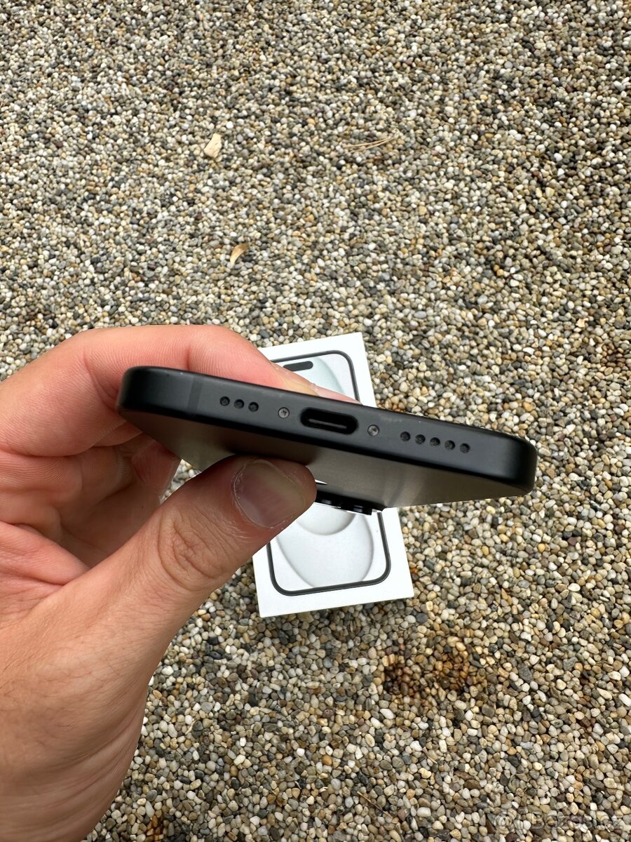 IPhone 15 256GB - baterie 100% - 5