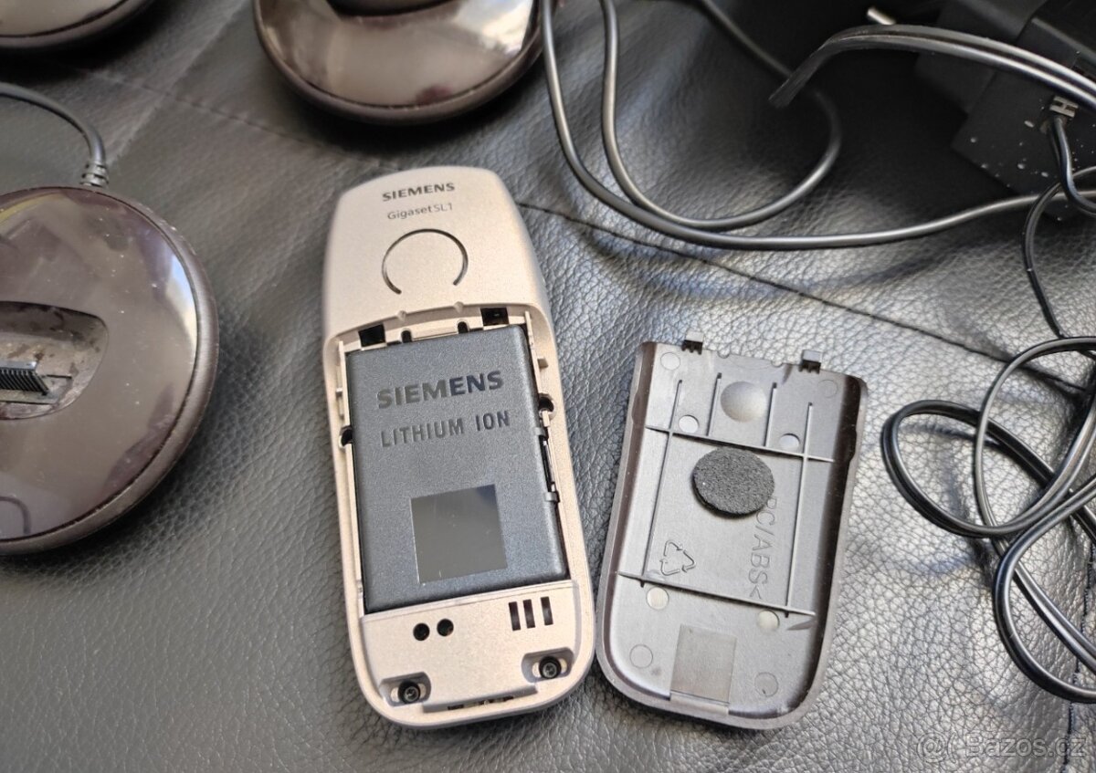 SIEMENS Gigaset stanice + 4 bezdrát. Telefony - 5