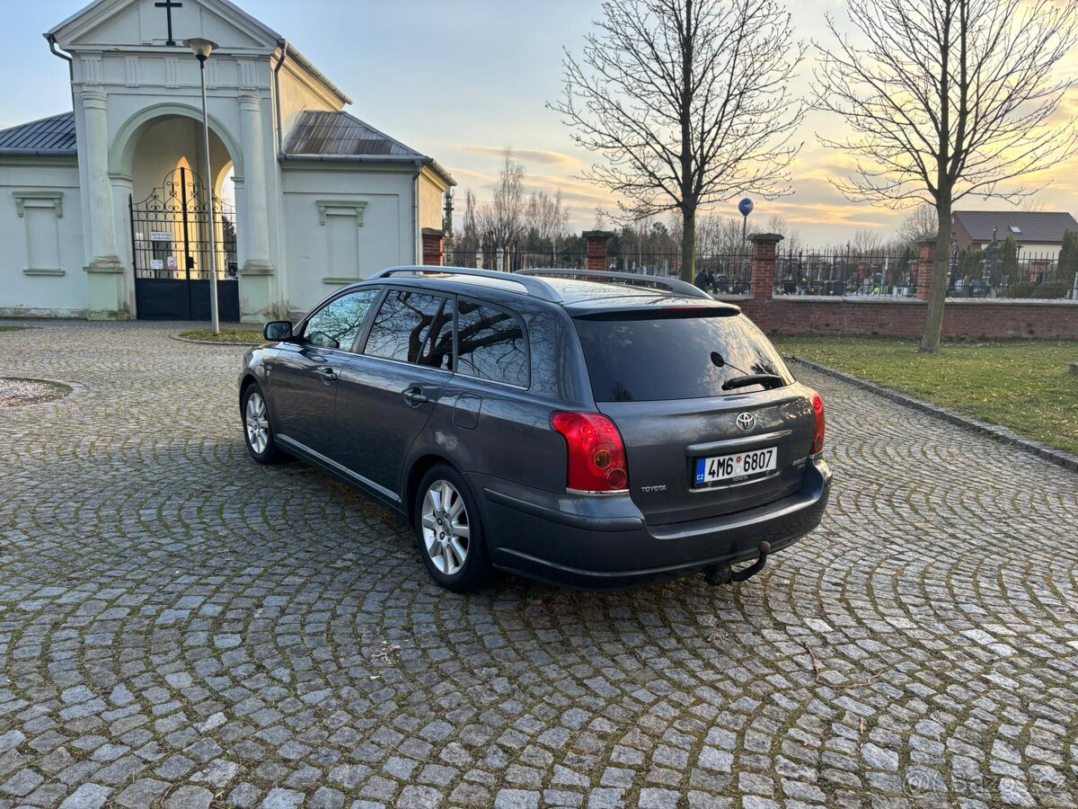 Toyota Avensis 2.2D - 5