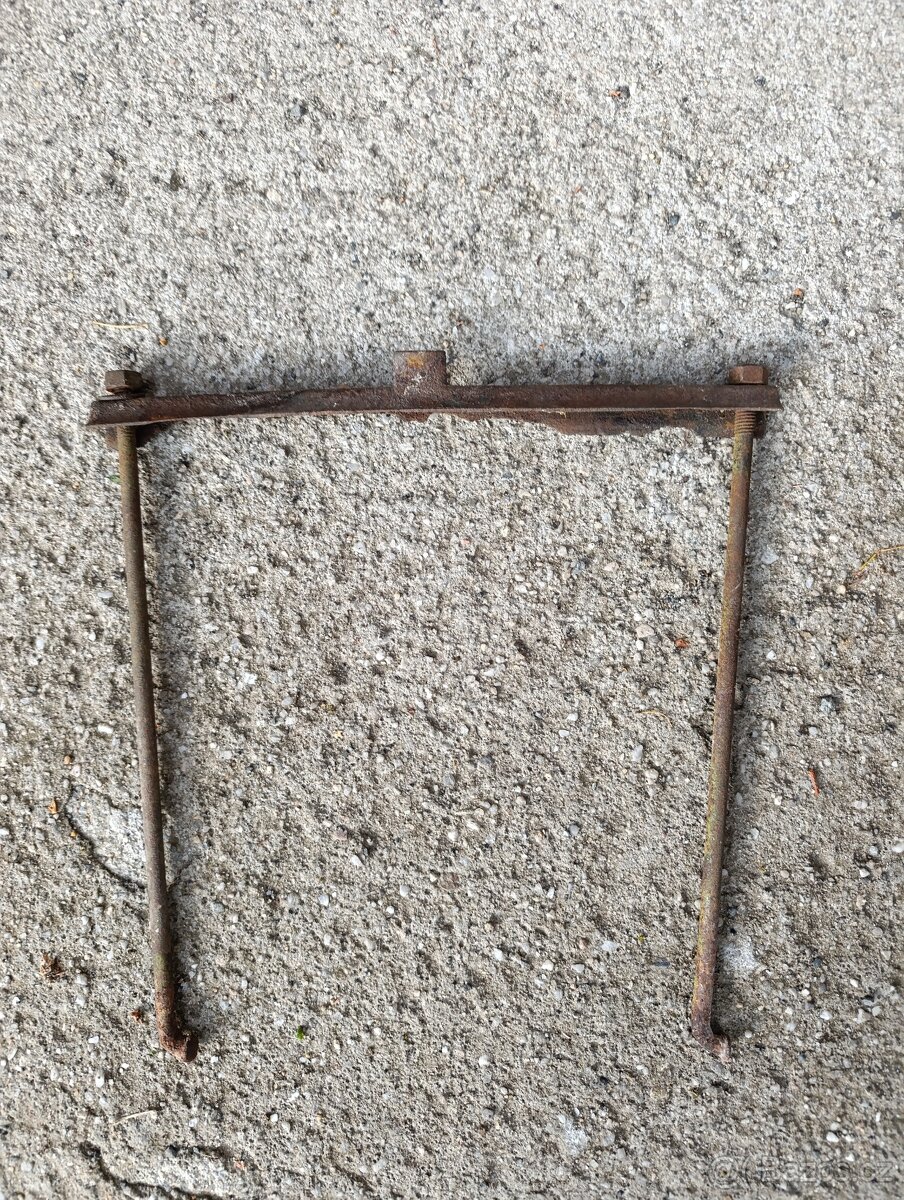 Trabant závěs, držák baterie. - 5