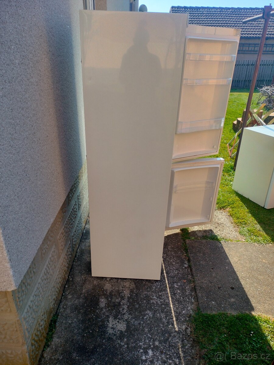 Lednička s mrazákem - 5