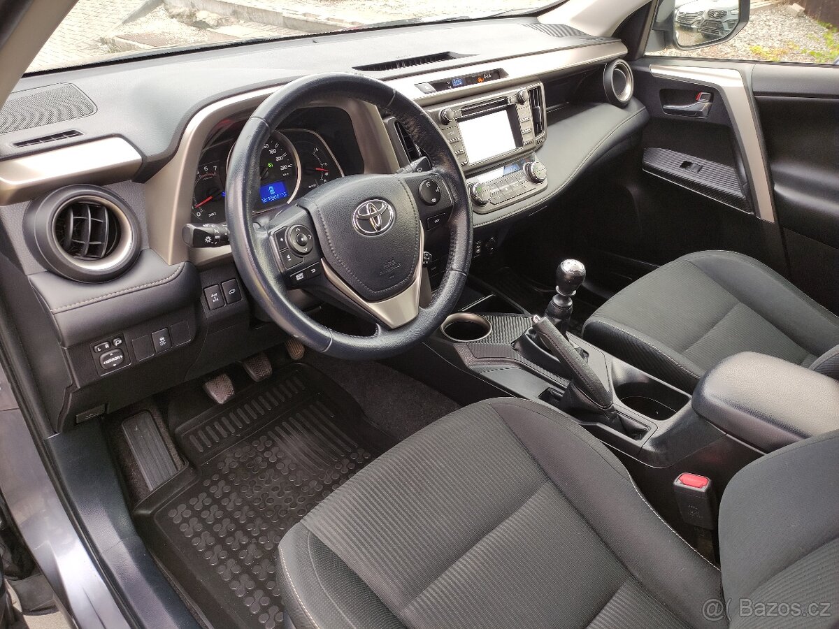 Toyota Rav4 D-4D 4WD DIGIKLIMA KAMERA TAŽNÉ - 5