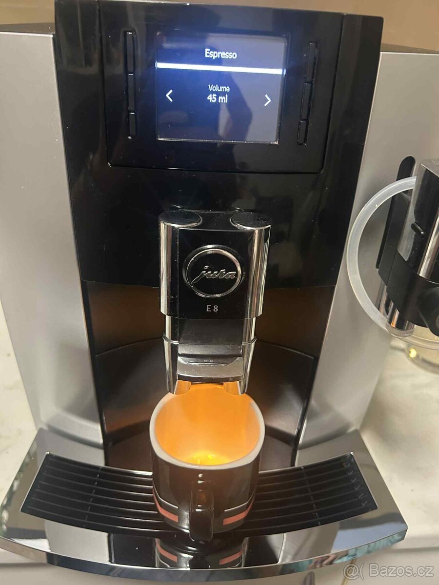 Kávovar Jura E8 - 5