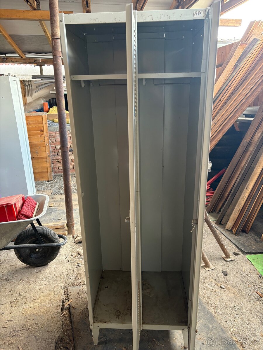 Plechové šatní skříňky - 5