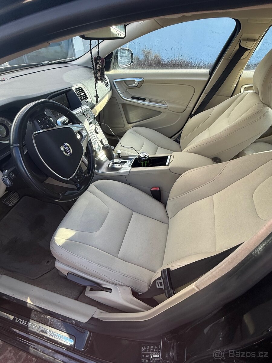 Volvo s60 2011 2.0T benzin - 5