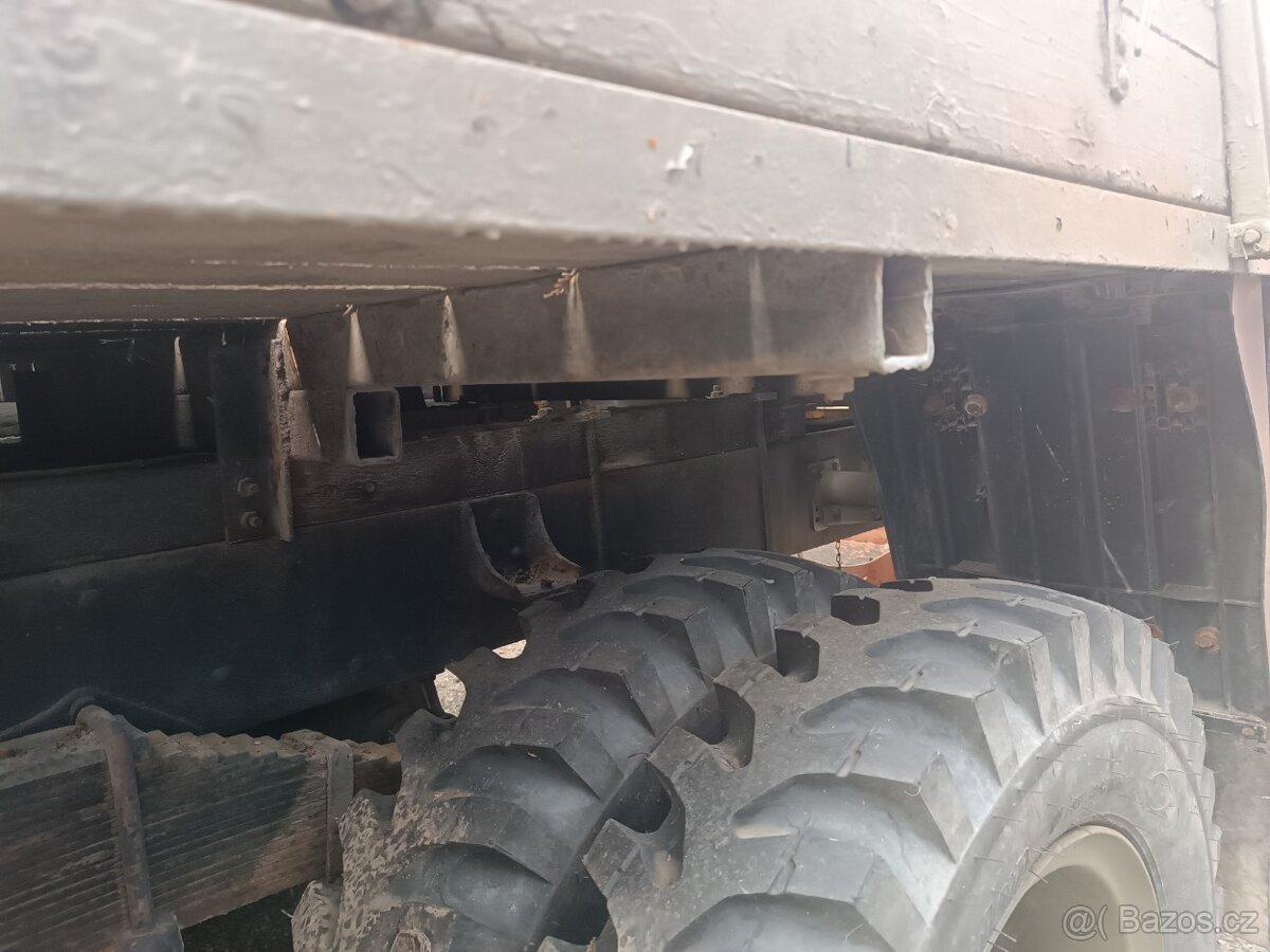 Praga V3S valník s HR 2500 - 5