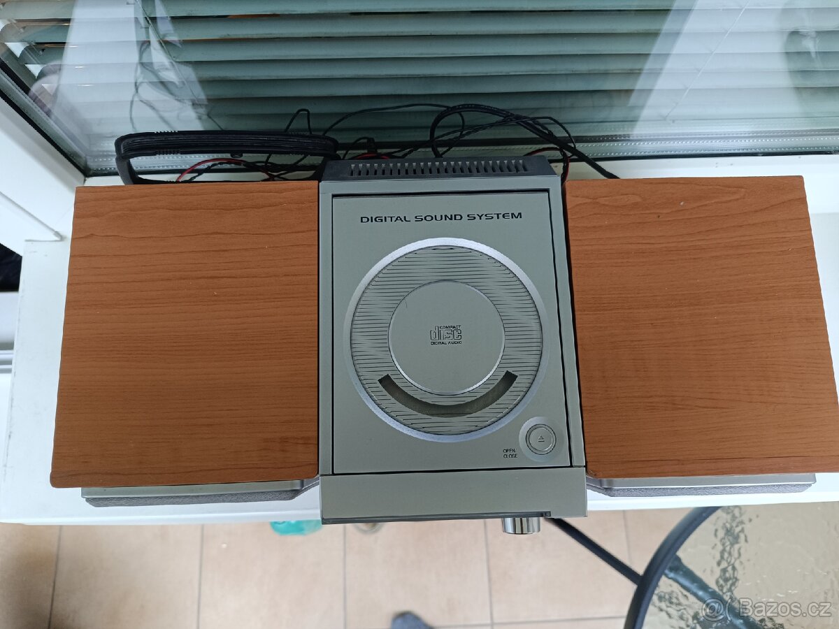 Prodám mikrosystém, malou věž zn. LG - 5