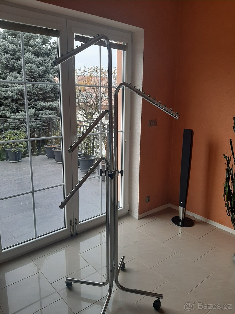 Chromovaný věšák na oblečení - 5