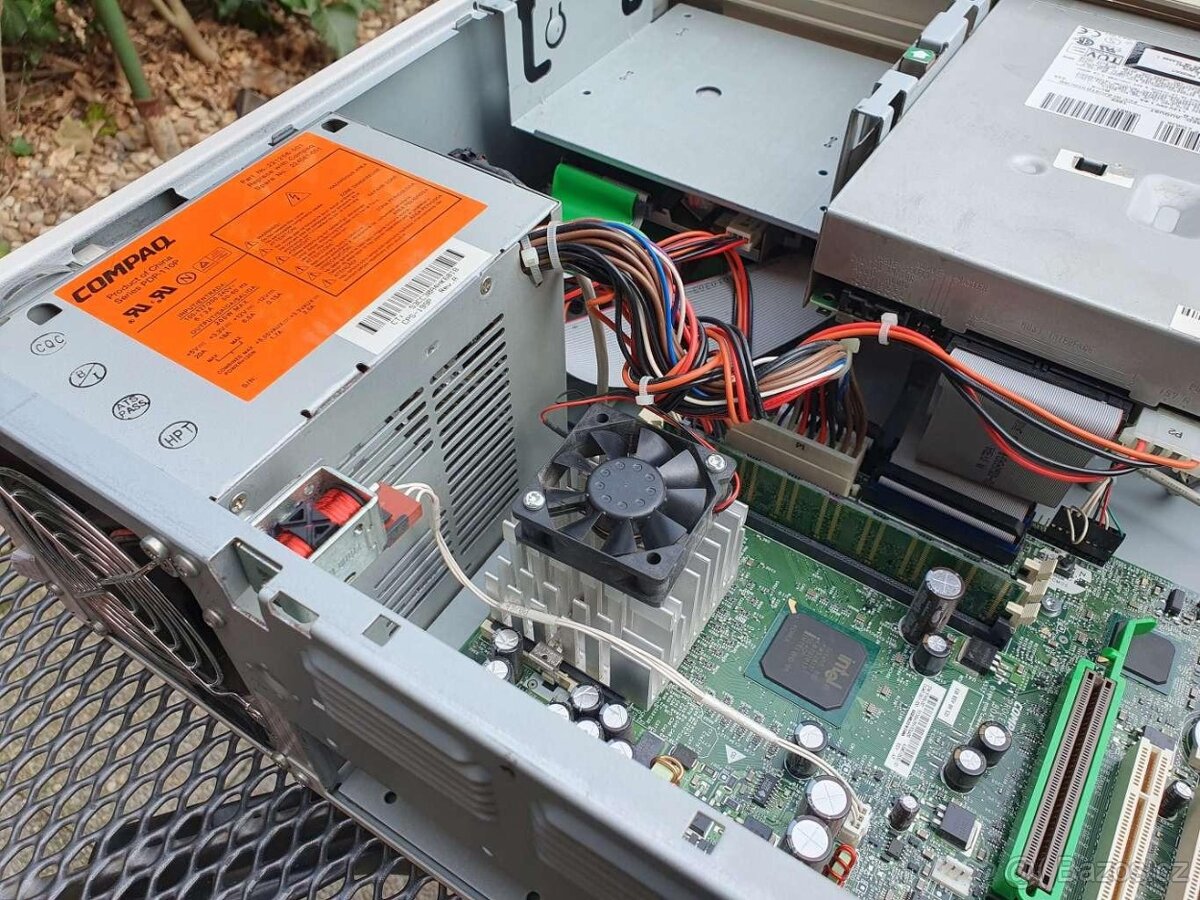 Značková retro sestava COMPAQ DESKTOP EN - PENTIUM III - 5