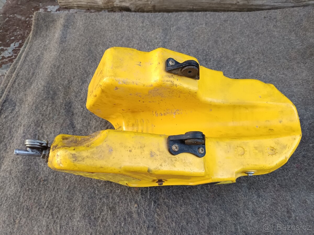 Prodám nádrž na Suzuki RM125