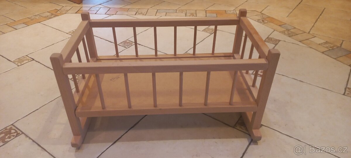 Dřevěná postýlka/kolébka pro panenky - 5