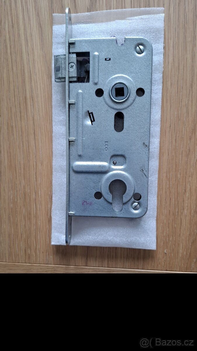Bezpečnostní kování, zámek, kukátko - 5