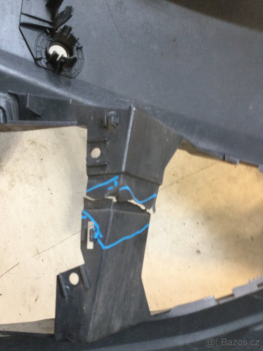 Přední nárazník Audi A4 8W - 5