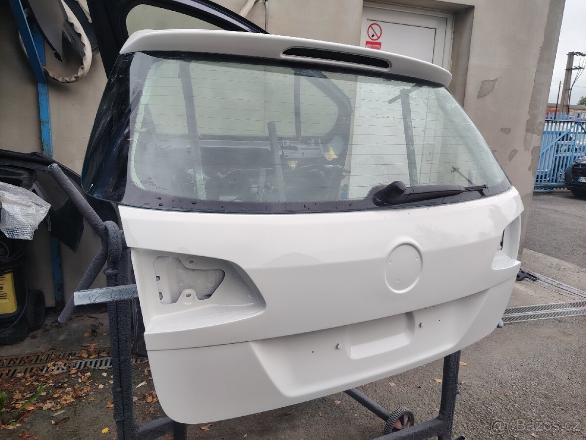 Páté dveře VW Passat B7 combi - 5