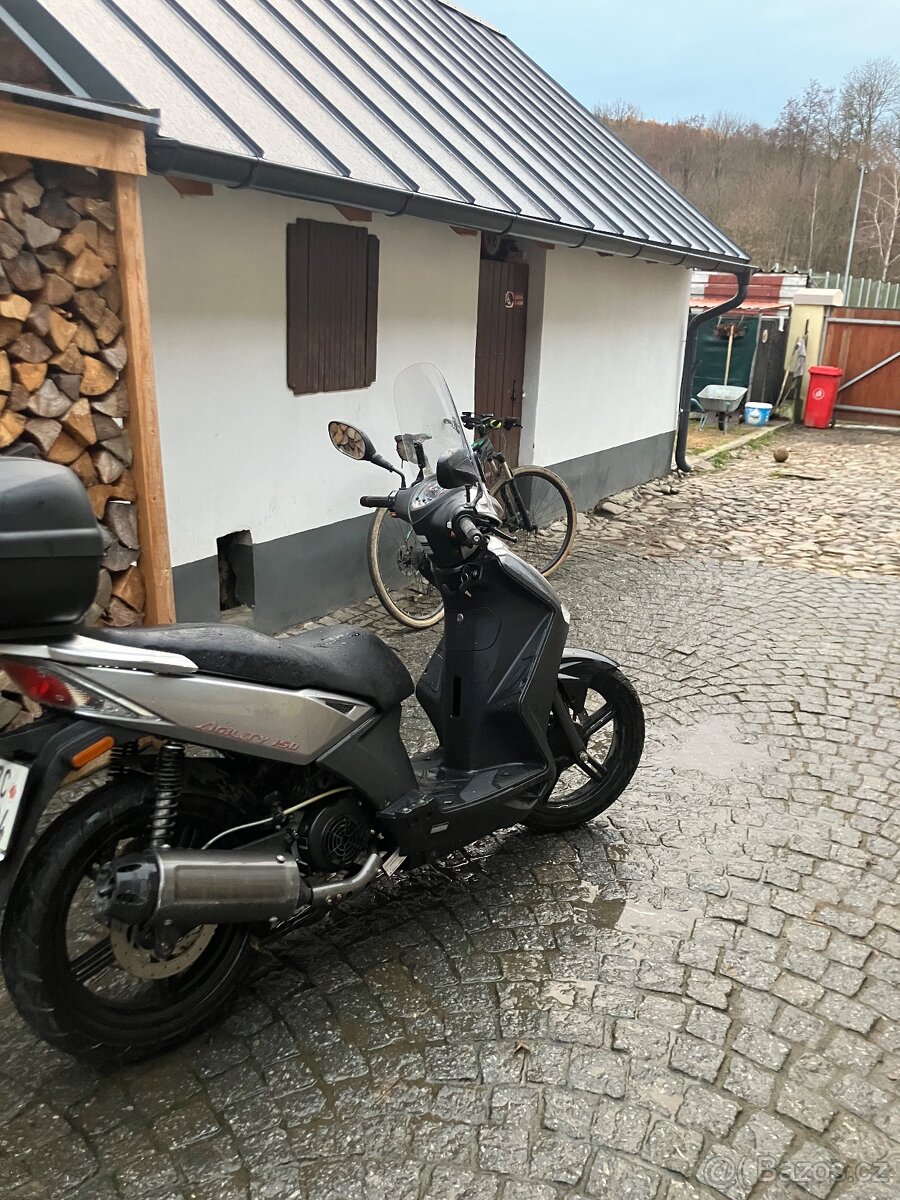 Skútr kymco 150 - 5