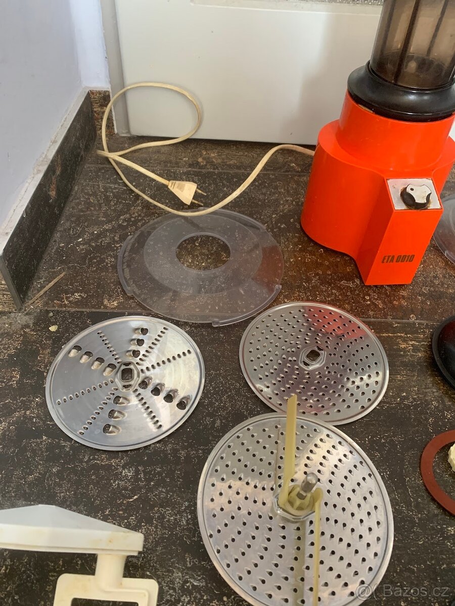 Oblíbený kuchyňský robot ETA 0010 s příslušenstvím - 5