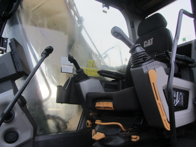 Pásové rypadlo CATERPILLAR 320 - 5