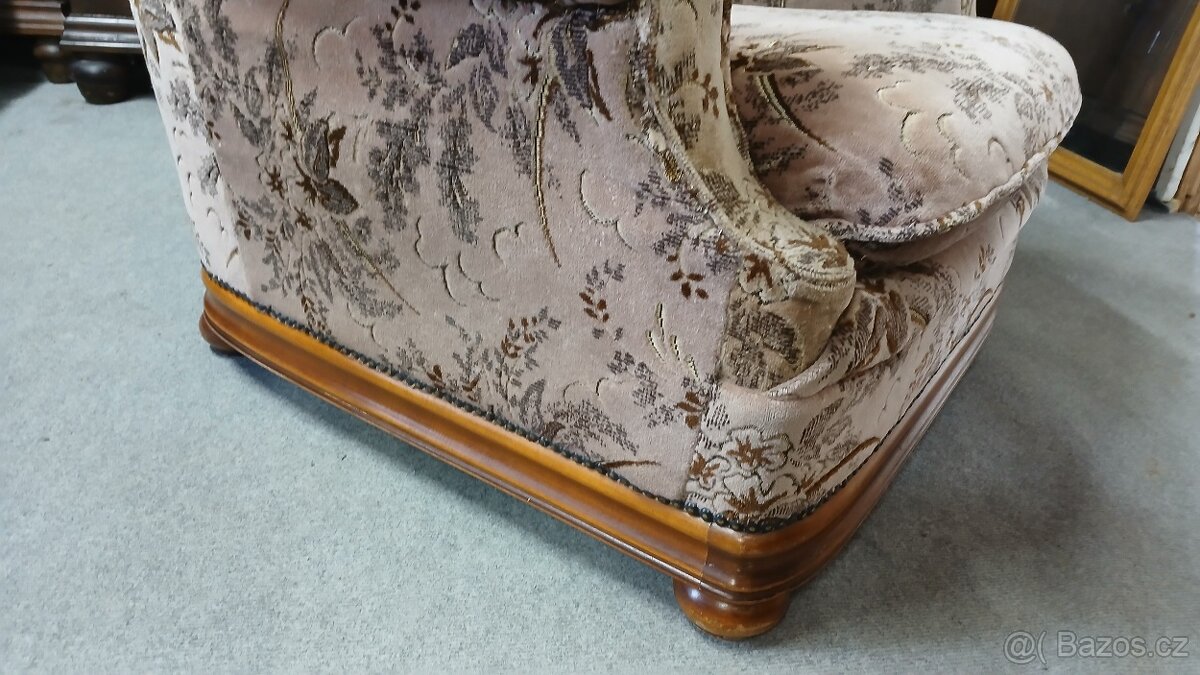 Masivní křeslo ušák - 5