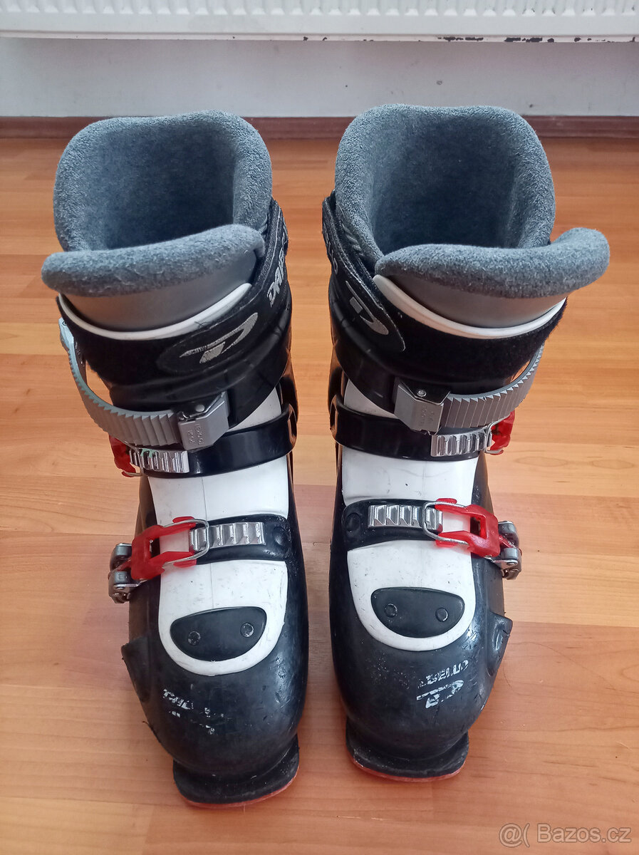 Prodám dvoje lyžáky vel. EUR 39,5 - 5