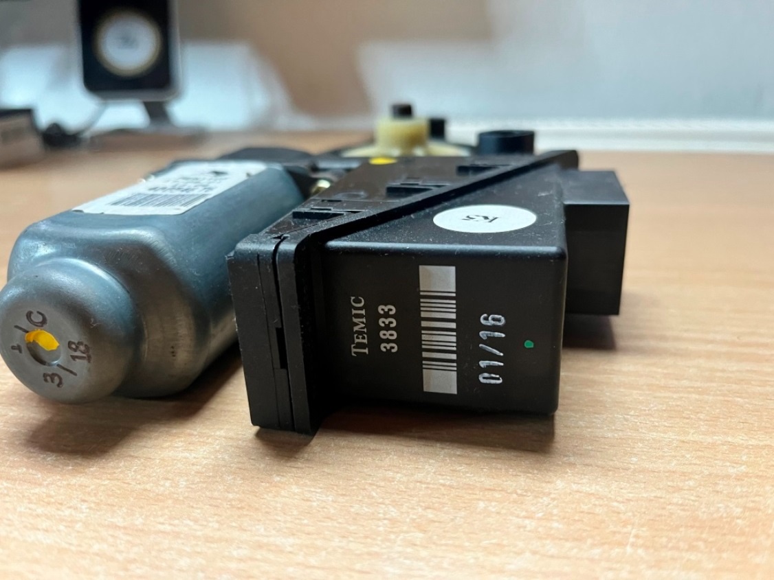 Fabia I - ŘJ / motorek stahování oken - 6Q0959812 - 5