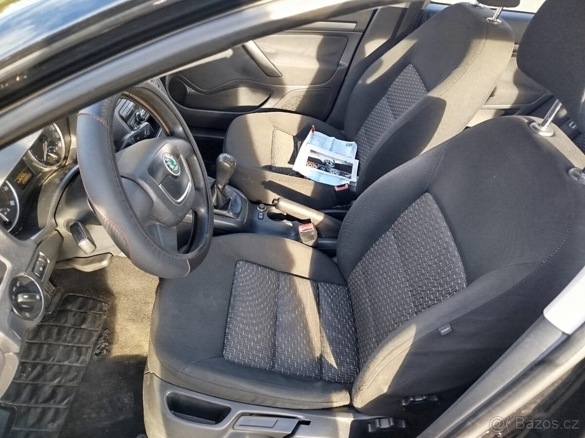 ŠKODA OCTAVIA COMBI 1.6i..MPI.r.v.2010 - 5