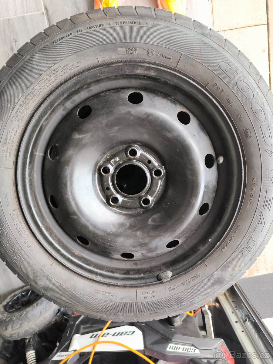 5x114,3 plechové disky s letními pneu - 5