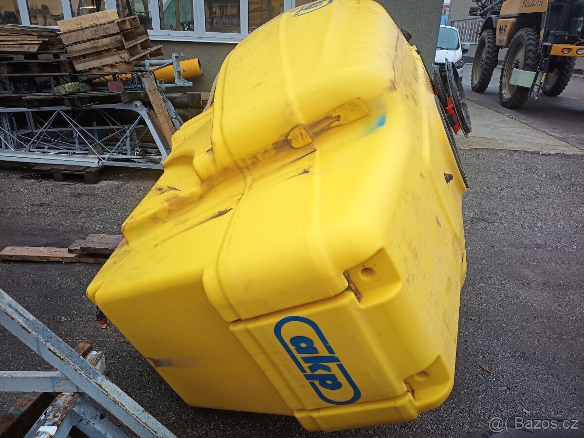 Nádrž z postřikovače 4300 L - 5