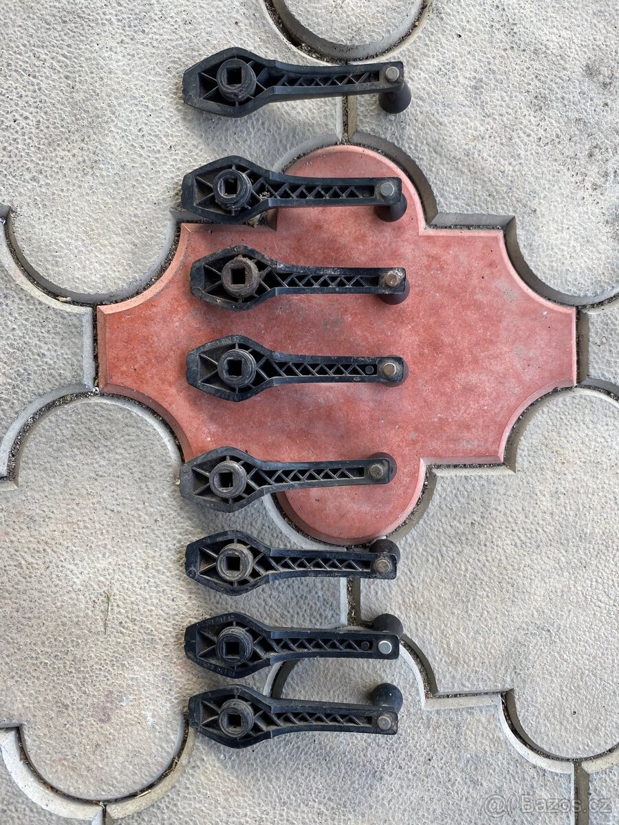 Kliky oken dveří Škoda 100/110 - 5