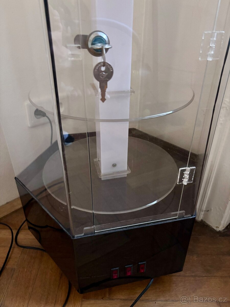 Vitrina z plexiskla - 5