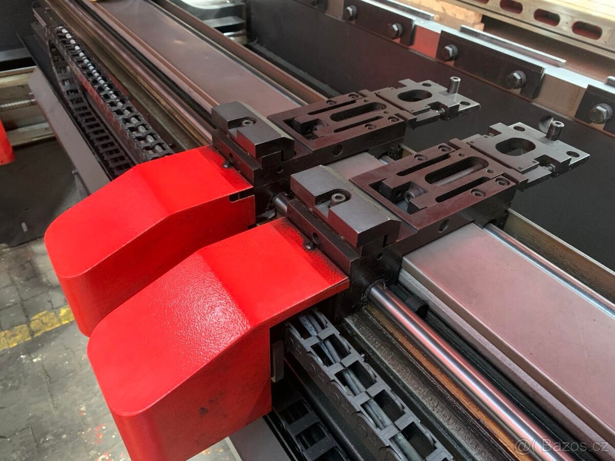 Ohraňovací lis AMADA HFE 100 - 3 - 5