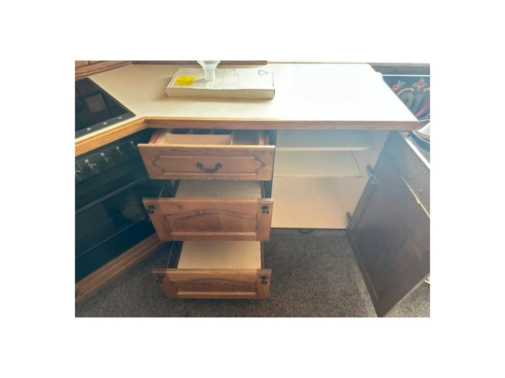 Dubová rustikální kuchyňská linka včetně spotřebičů,5045 - 5