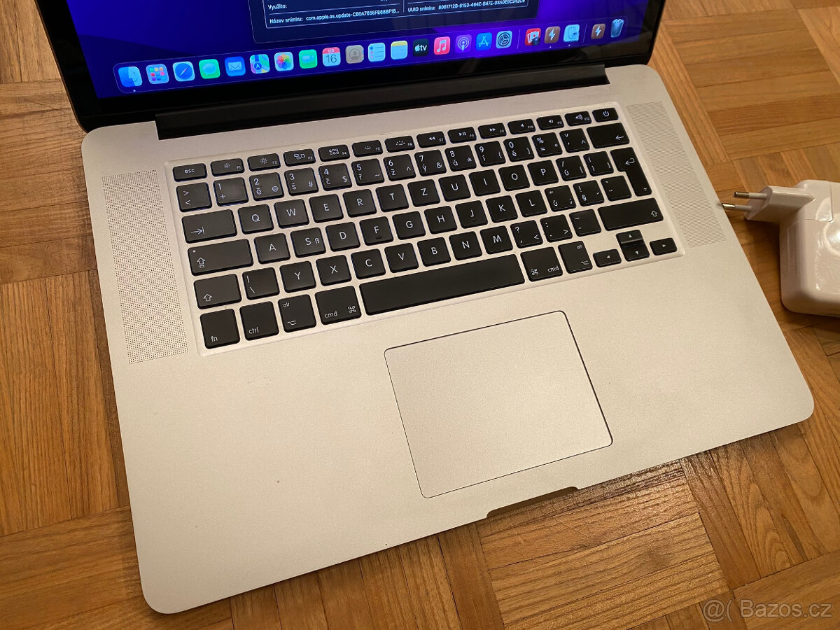 Prodám MacBook Pro 15” Mid 2015, i7 2.2 GHZ, 16 GB RAM, 500 - 5