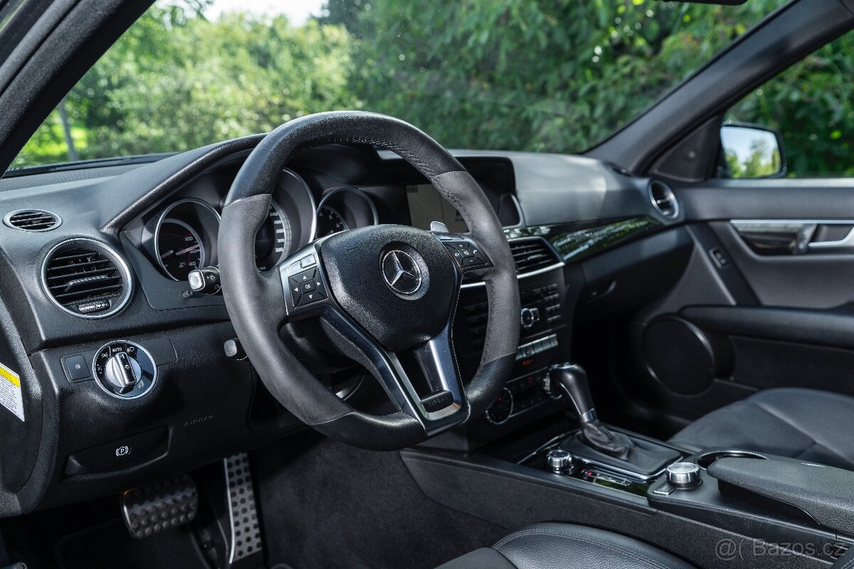 Mercedes-Benz C63 AMG - 5