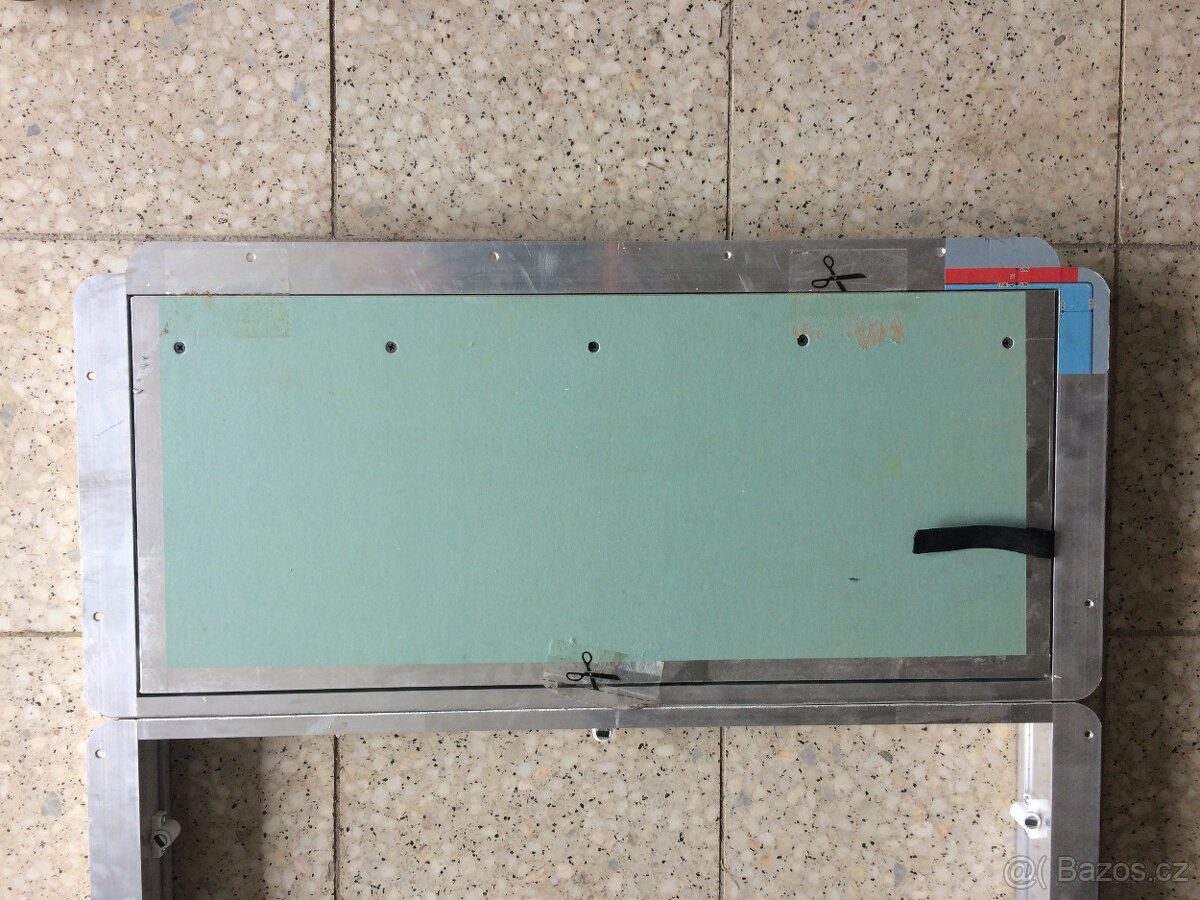 Revizní dvířka pod obklady - 5