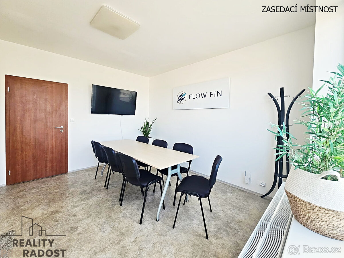 Pronájem reprezentativní kanceláře s terasou 10 m2 a parkova - 5