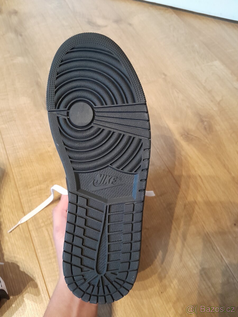 Nike Air Jordan 1 - 5