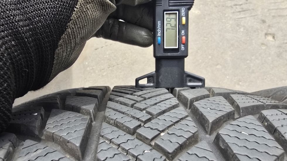 Zimní pneu 235/50/19 Bridgestone - 5