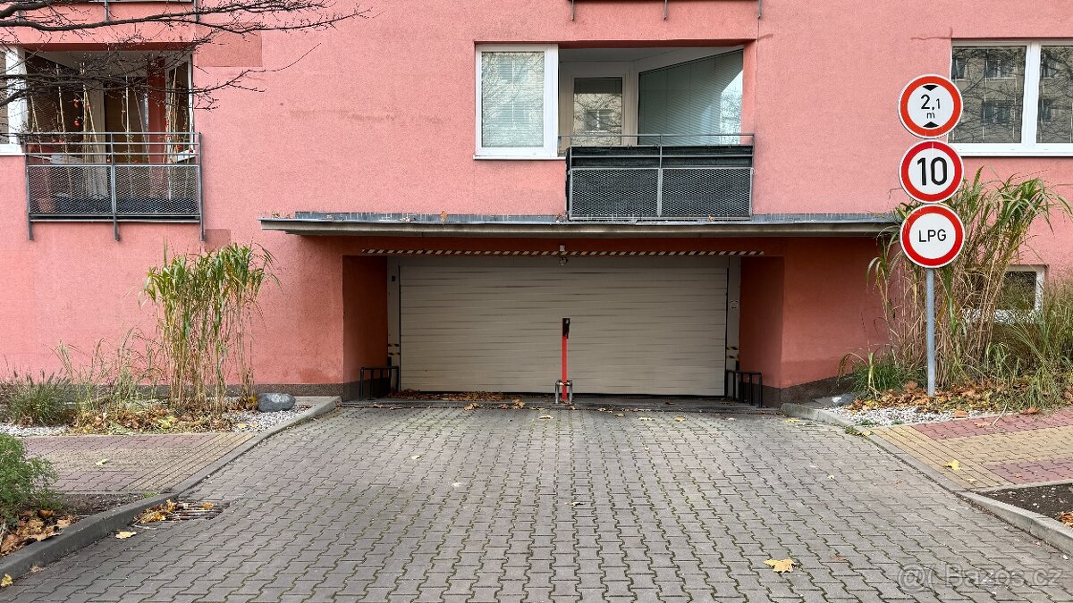 Pronájem garážového stání – Praha 8, Troja ul. Hnězdenská - 5