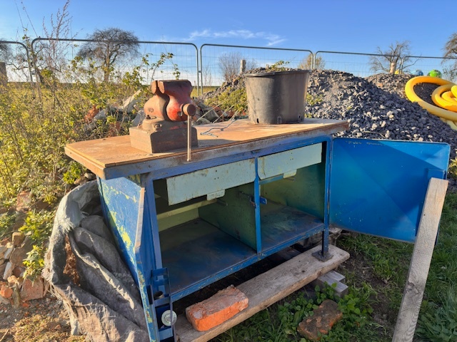 PRACOVNÍ MASIVNÍ STUL - 5