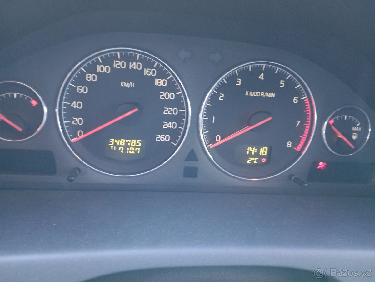 Prodám již celkem vzácné Volvo V70 2.3 T5 manuál 184 kW. - 5