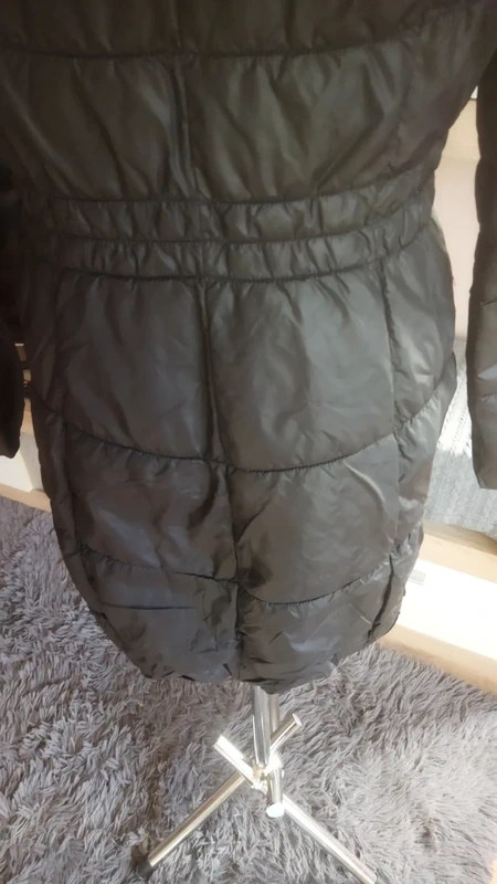 Prodám moc hezký černý prošívaný kabát s kapucí - 5