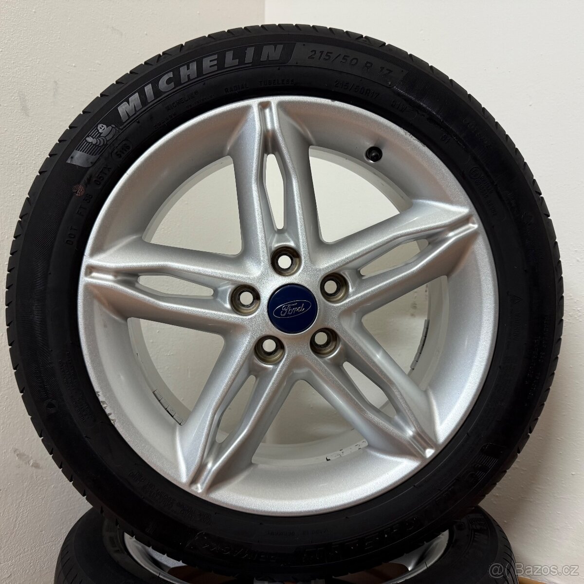 FORD FOCUS/CMAX 5x108 R17 ET50+LETNÍ 215/50R17 6mm - 5