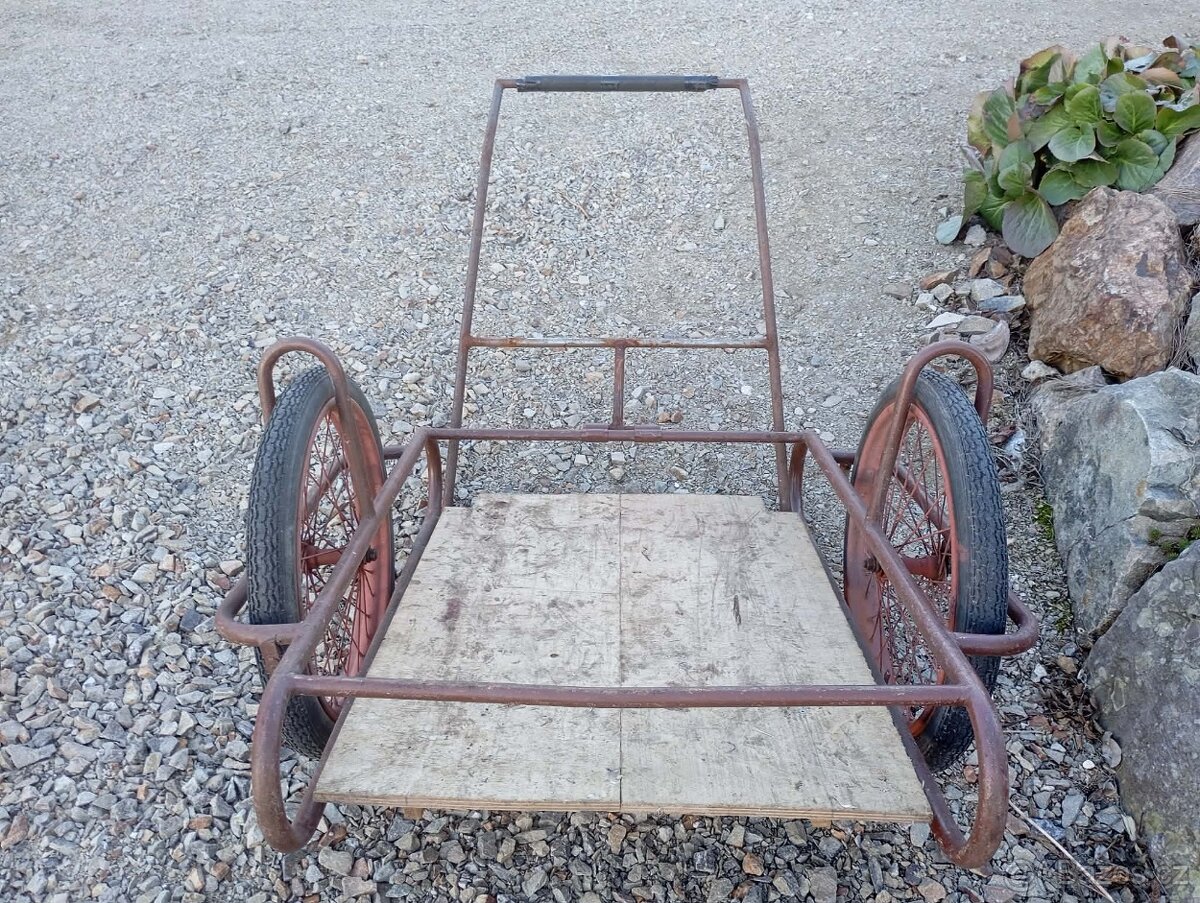 Velká železná kára, přepravní vozík, dvoukolák. - 5