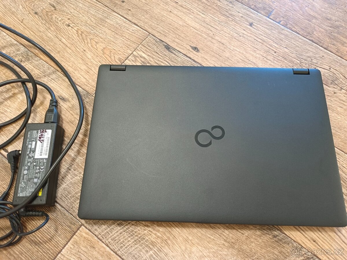 Notebook Fujitsu E4511, 16GB RAM, 256GB SSD, max baterie - 5