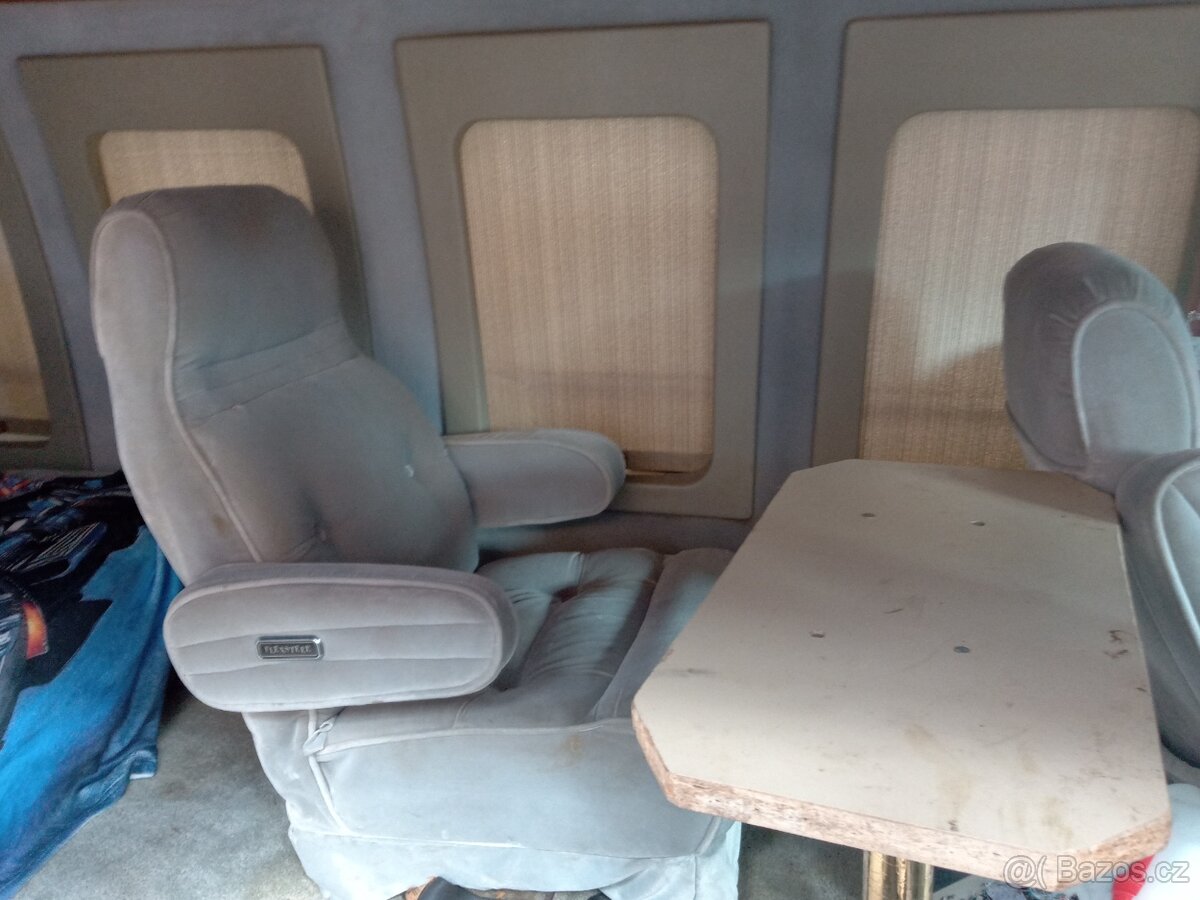 Prodám Dodge RAM van r1987 5.2V8 - 5