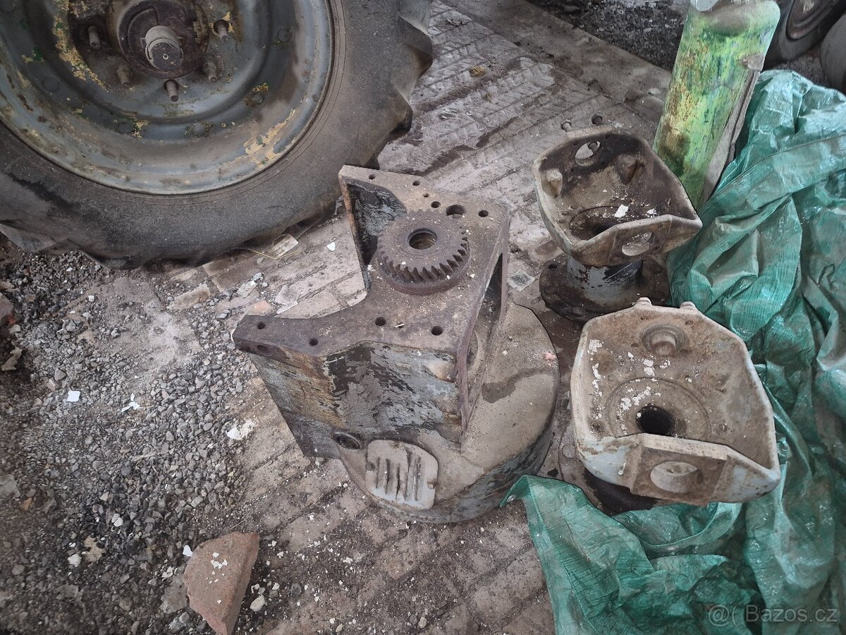 Přední náprava, zadek, meziskříň na Fortschritt ZT 303, 323 - 5